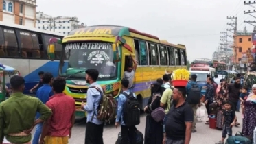 ঈদের পর দিনেও বাড়ি ফিরছেন মানুষ
