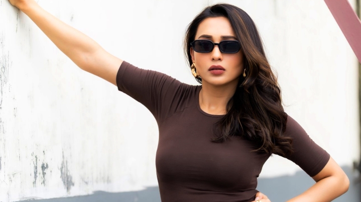 মিমি চক্রবর্তীর বাবা-মায়ের ৪০তম বিবাহবার্ষিকী: “সব আনন্দ মিস করছি”