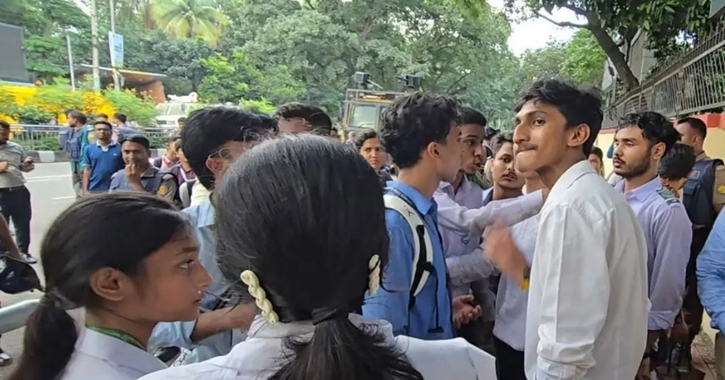 মন্ত্রীর পদত্যাগের দাবি থেকে সরে এলো শিক্ষার্থীরা, ছয় দফা দাবি পেশ