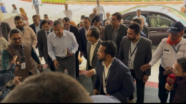 কথায় নয়, কাজে প্রমাণ দিতে চান নতুন গভর্নর মোস্তাকুর রহমান