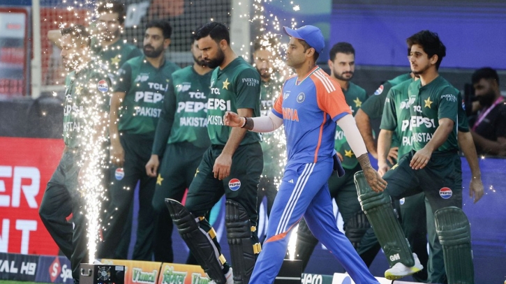 “ভারত-পাকিস্তান ম্যাচে বৃষ্টির ছায়া: নির্ধারিত সময়ের খেলা শঙ্কায়”