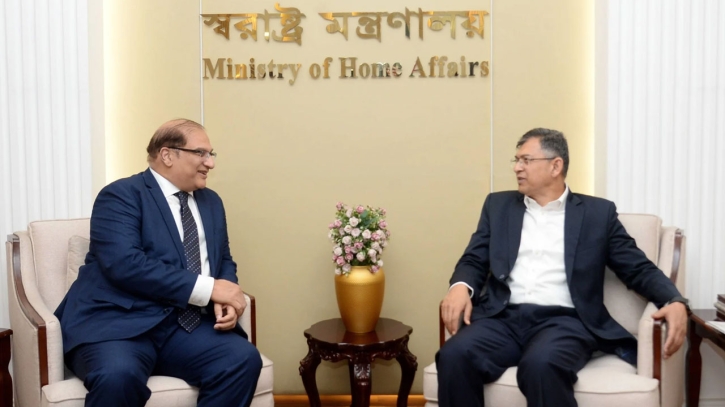 স্বরাষ্ট্রমন্ত্রী ও পাকিস্তান হাইকমিশনারের সৌজন্য সাক্ষাৎ