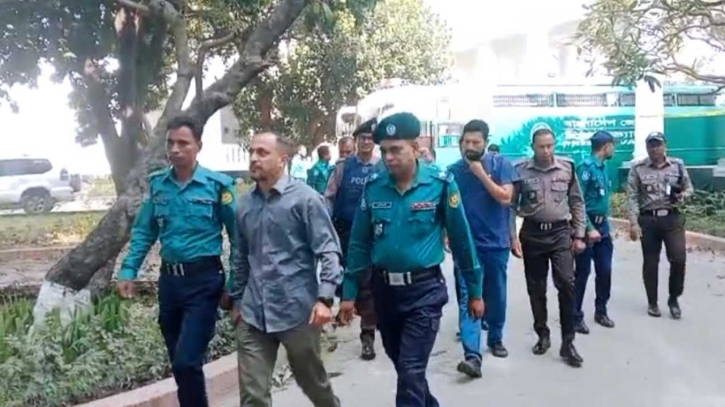 কড়া নিরাপত্তার মধ্যে ট্রাইব্যুনালে হাজির দুই সেনা কর্মকর্তা